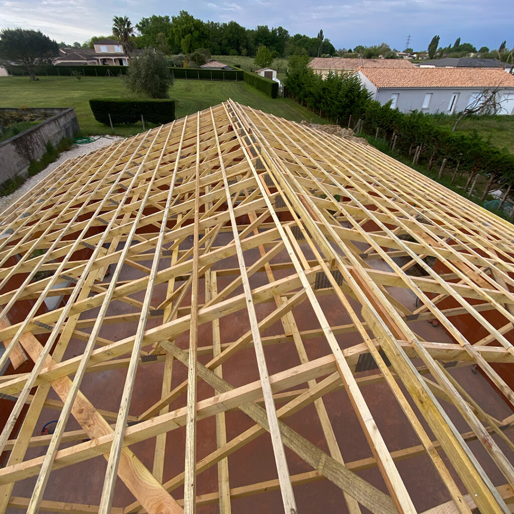 Charpente en bois neuve avant pose de la couverture